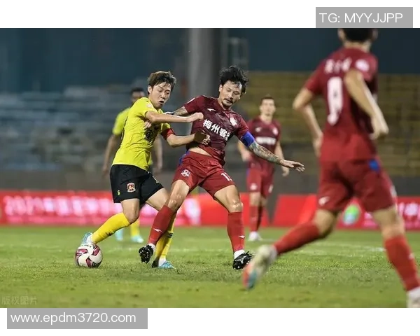 武汉足球队在挑战赛中以60分稳居积分榜首位，展现强劲实力